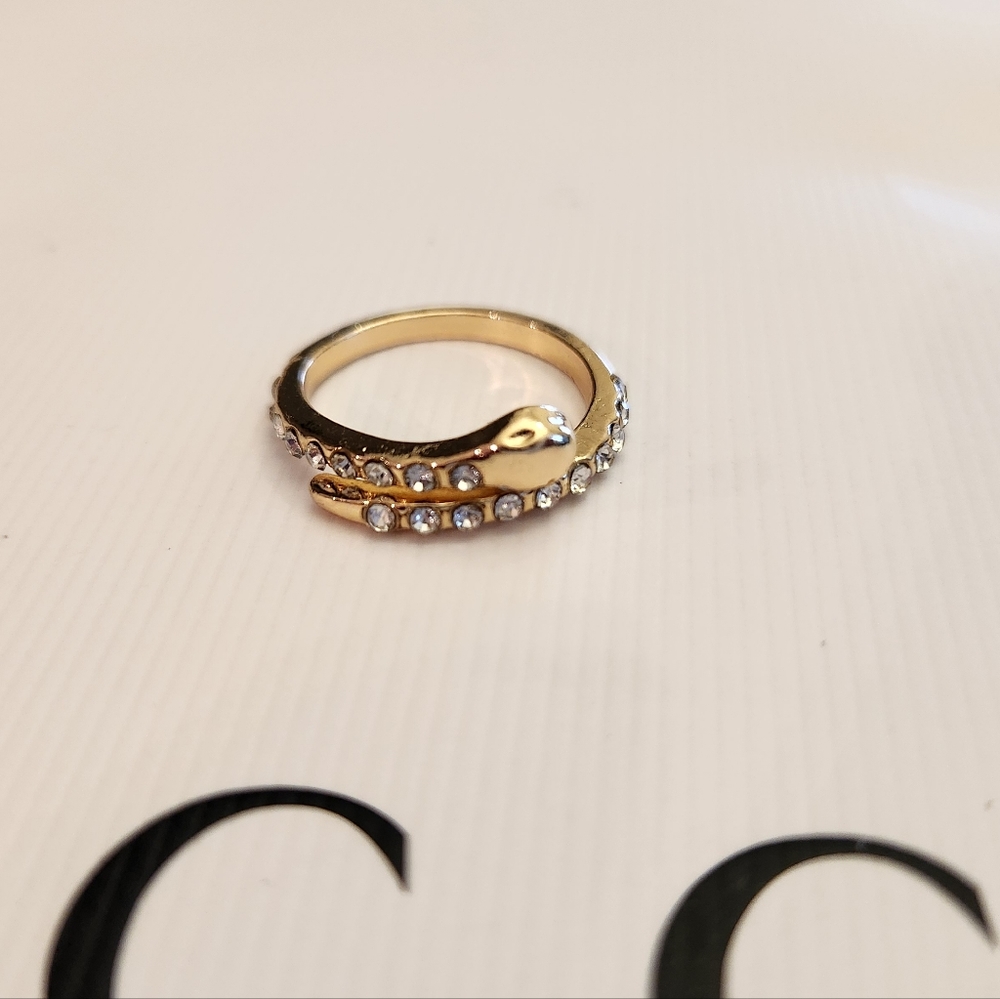 🔷️ Gold Plated Snake Design CZ Ring Size 6 NWT